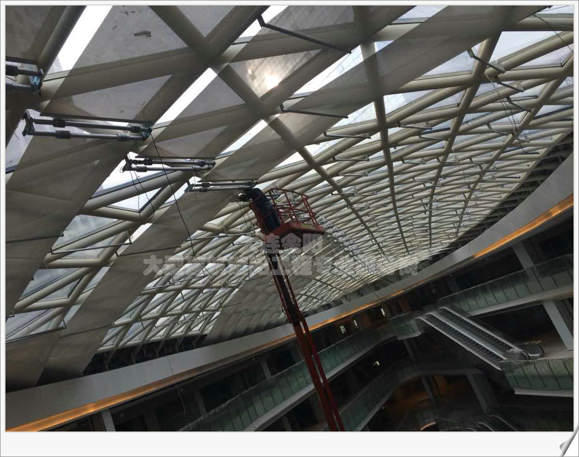 高空升降機作業施工現場